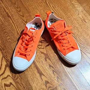 Converse Women's size 10/Men's size 8 Shoe